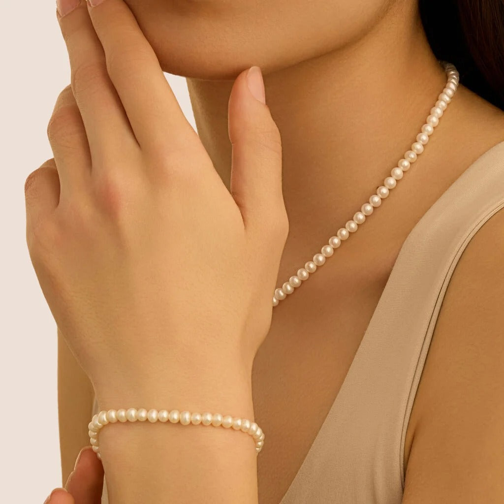 Collar Gabrielle de oro blanco con perla de agua dulce