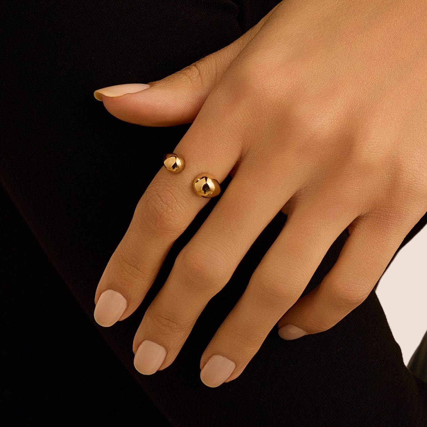 Anillo Aura de acero dorado