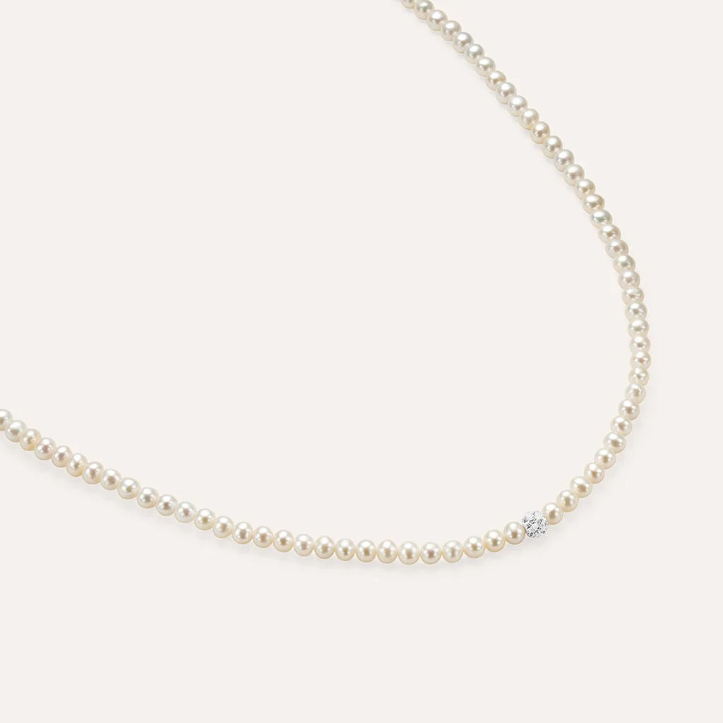 Collar Gabrielle de oro blanco con perla de agua dulce y cristal
