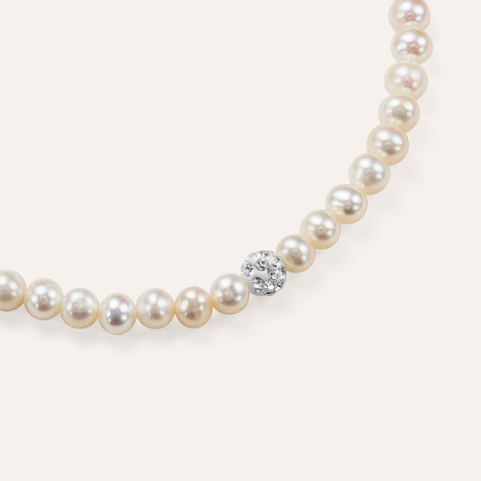 Collar Gabrielle de oro blanco con perla de agua dulce y cristal
